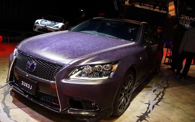 「2UX3J」の正体、それは「LEXUS」だった。