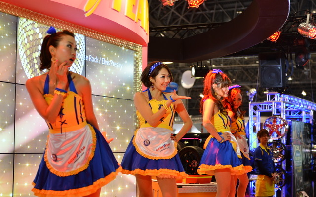 グッドイヤーブース（東京オートサロン13）
