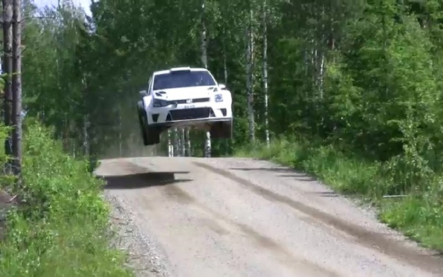 フィンランドで開発テスト中のフォルクスワーゲン・ポロR WRC