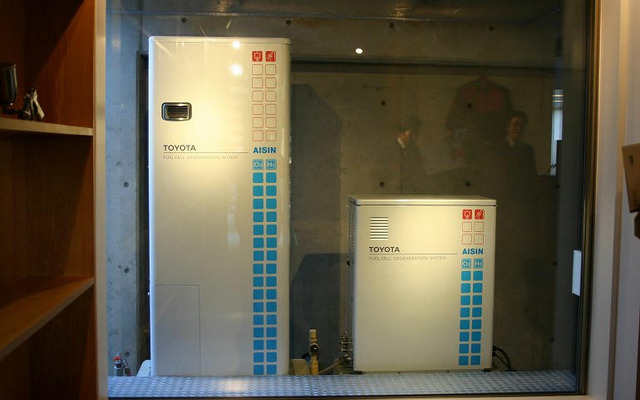 【トヨタ夢の住宅PAPI】太陽電池、燃料電池、プリウス で発電