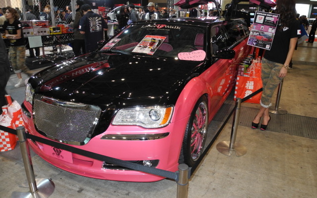 東京オートサロン13リバティウォークのクライスラーリムジン