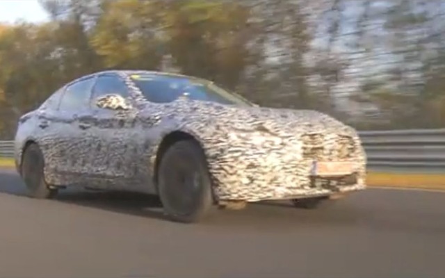 ドイツ・ニュルブルクリンクで開発テストを行うインフィニティQ50のハイブリッド