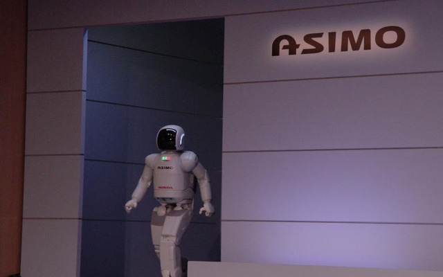 【ロボット新時代写真蔵】ホンダ アシモ は2005年に向けダッシュ