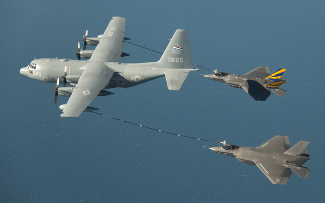 F-35CとKC-130