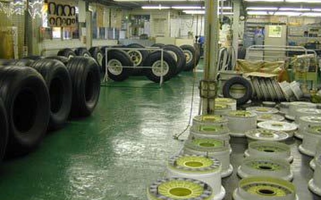 航空機のホイールとタイヤの整備工場