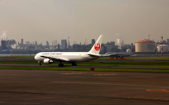 羽田空港　日本航空　ボーイング767