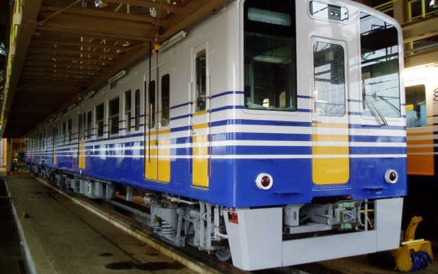 2月から運転を開始する、えちぜん鉄道の7000形
