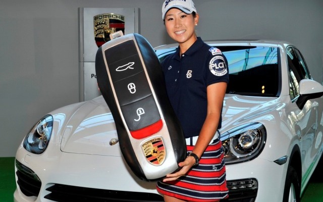 ポルシェ ジャパン、木戸 愛選手と「ドライビングアスリート契約」