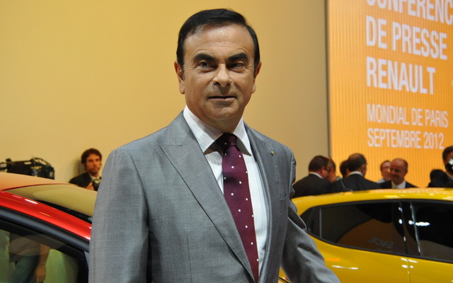 ゴーンCEOが登場したパリモーターショー12ルノーブース