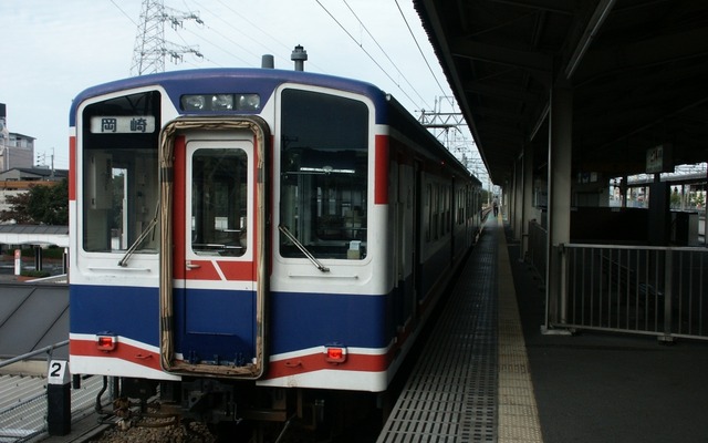 1月31日に25周年を迎えた愛知環状鉄道。1988年の開業時は国鉄101系の部品を再利用した100系電車が投入された。