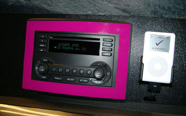 【CES 05】純正オーディオでiPod操作の可能性