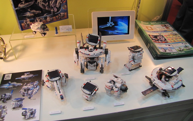 イーケー・ジャパンのソーラーで動く工作ロボット「スペースロボ７」（ギフトショー春13）