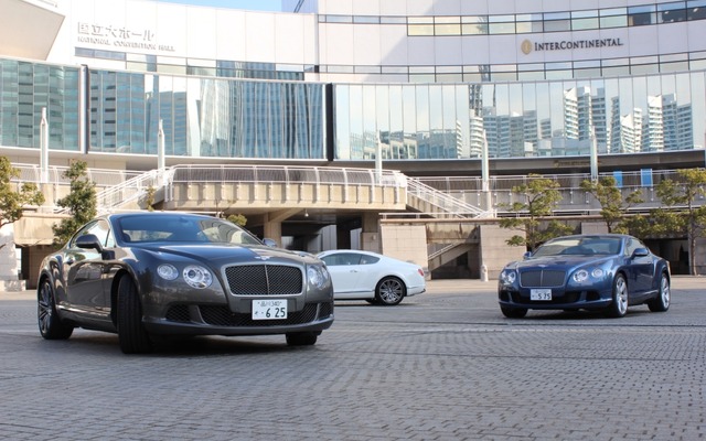 ベントレー・コンチネンタルGTスピード(左)とGT W12(右)