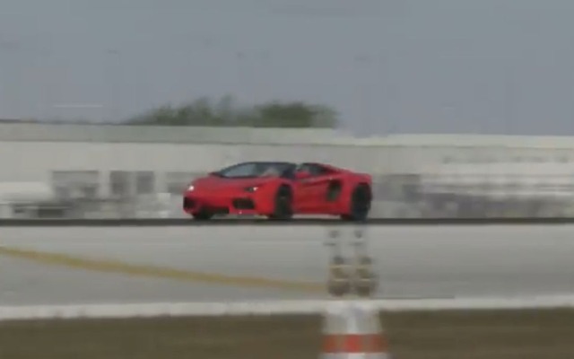 米国マイアミ国際空港で最高速338km/hを計測したアヴェンタドールLP700-4ロードスター