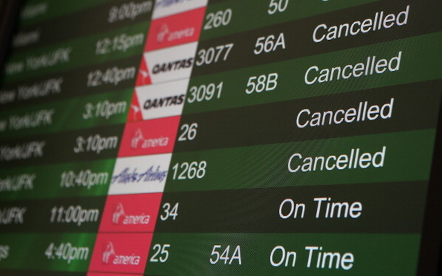 米国東部を襲った吹雪による航空便の運行中止