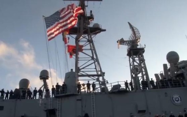 USSハリバートンの帰港（動画キャプチャ）