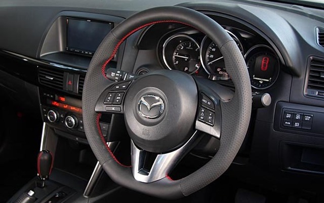 オートエクゼ・CX-5用スポーツステアリング