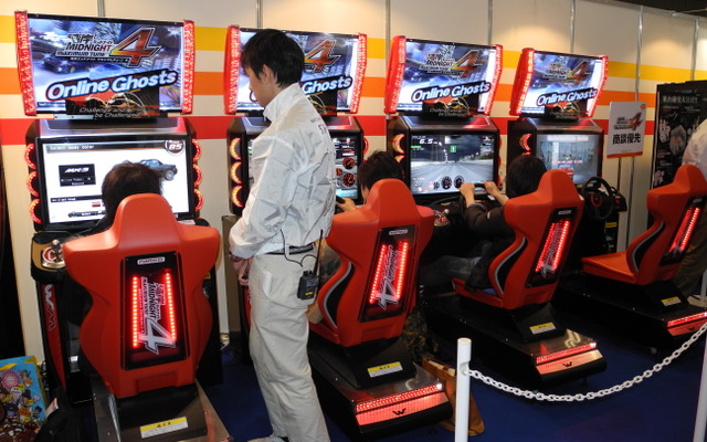 バンダイナムコゲームズの「湾岸ミッドナイト マキシマムチューン4」（ジャパン アミューズメントエキスポ13）