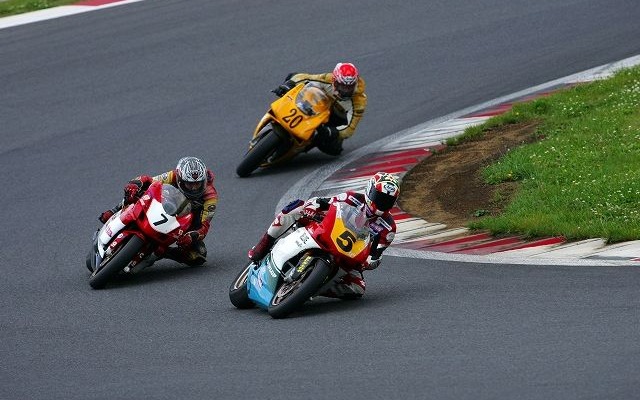 筑波サーキット、二輪レース終了後にコースを体験走行
