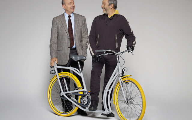 フィリップ・スタルク氏（右）とボルドー市長アラン・ジュペ氏