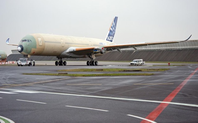 テストの為に搬送されるA350 XWB