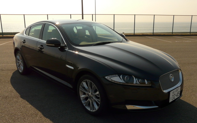 ジャガー XF 3.0 Premium Luxury