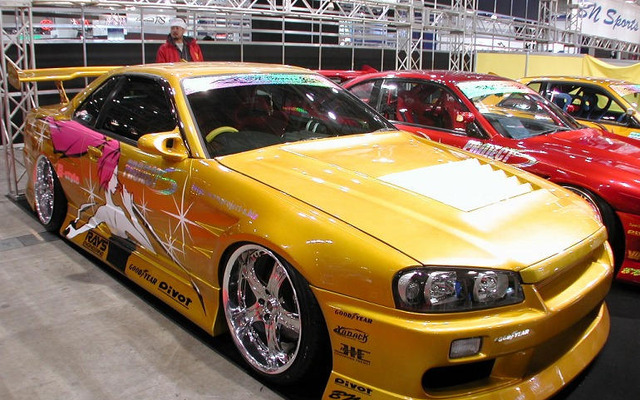 【東京オートサロン05】写真蔵…日産 スカイライン は定番だが新しい