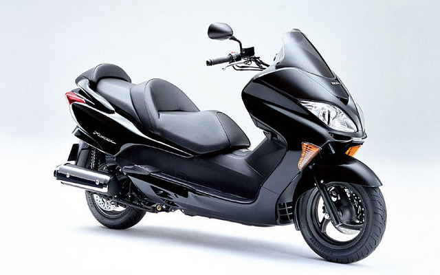 大型スクーター販売競争でホンダとヤマハが火花