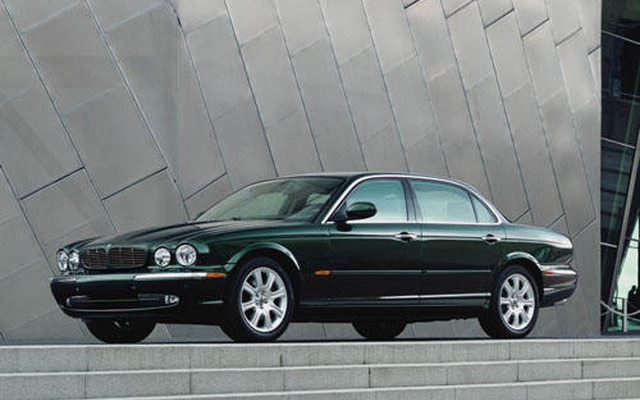 ジャガー XJ8 のロングボディに1000万円を切るモデル
