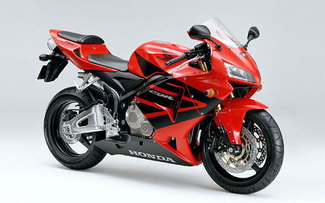 ホンダ、モトGPレプリカの CBR600RR をフルモデルチェンジ