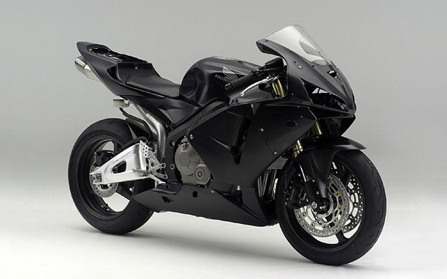 ホンダ CBR600RR のレース専用車を改良