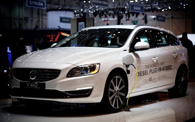 ボルボ V60 PHV の改良モデル（ジュネーブモーターショー13）