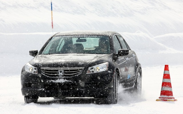 インスパイア ベースのスポーツ・ハイブリッド SH-AWD 試作車