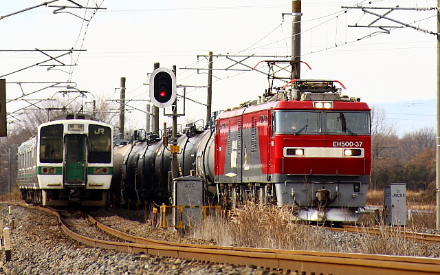 JR東日本 東北線 JR貨物EH500形電気機関車（右）