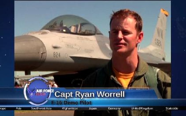 F-16のデモンストレーション飛行（動画キャプチャ）