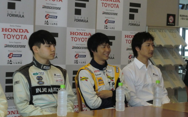 左からキム・ドンウン、平川亮、韓国人選手のアドバイザーを務めた井出有治（Fニッポン通算3勝）。