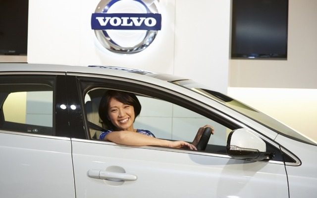 元プロビーチバレー選手・浅尾美和さん、新型ボルボV40の納車式