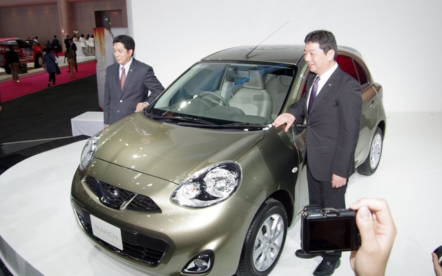 タイランド日産自動車の木村隆之氏社長（右）
