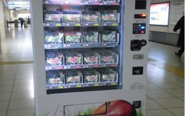 東京メトロ、カットりんご自販機を駅に設置