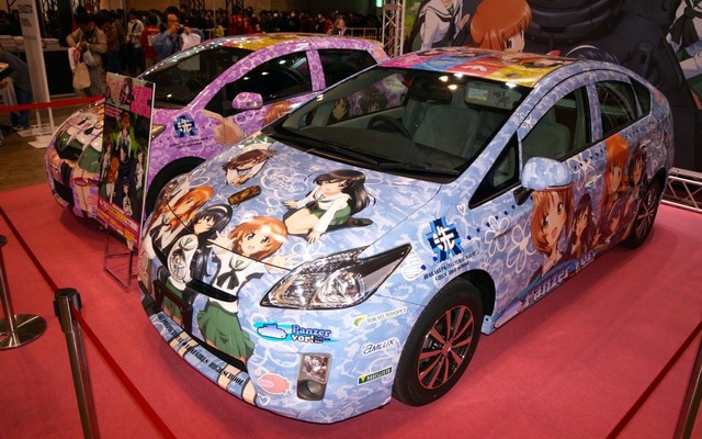 アニメコンテンツエキスポ2013に展示されたガールズ＆パンツァーの公式痛車が販売される。(C)GIRLS und PANZER Projekt