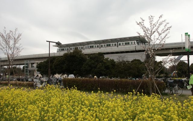 舎人公園内に設けられた日暮里・舎人ライナーの舎人公園駅。