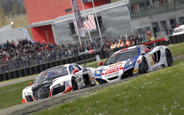 欧州FIA GT選手権の開幕戦を制したマクレーレン 12C GT3