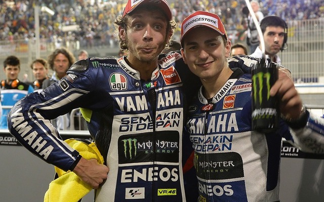 1-2フィニッシュしたヤマハ・ファクトリー・レーシングのJ・ロレンソ選手（右）とV・ロッシ選手
