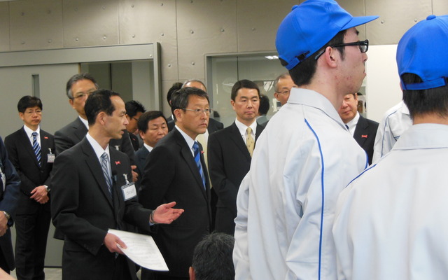 【新聞ウォッチ】 豊田社長、「東北ReBORN」“期待の星”学園1期生を激励
