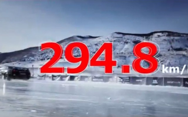 ロシア・バイカル湖の氷上でロシアの氷上最高速記録294.8km/hを達成した日産GT-R