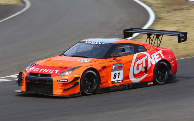 #81 GTNET ADVAN NISSAN GT-R