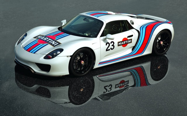 ポルシェ 918スパイダーのマルティーニカラー