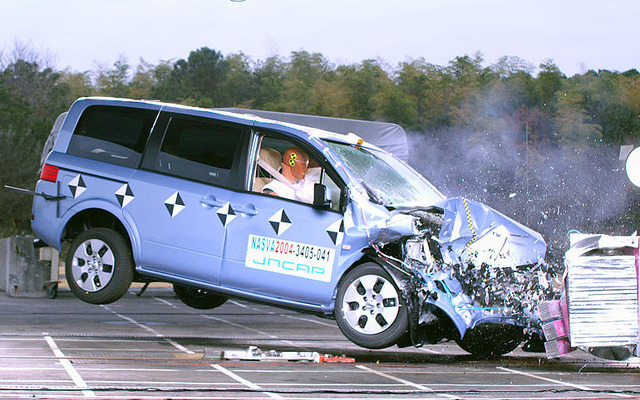 【自動車アセスメント2004】今年もオフセット衝突実験を公開