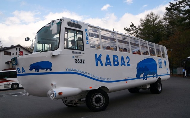 山中湖で運行を開始する純国産水陸両用バス「YAMANAKAKO NO KABA 2」