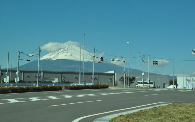 トヨタ東富士研究所内に設けられた高度道路交通システム（ITS）実験場